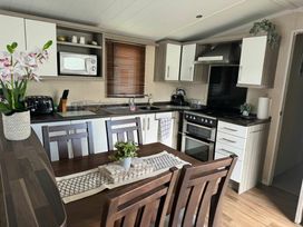 Hopton Holiday Village - Holiday Accommodation 20937 - Suffolk & Essex - 1187609 - thumbnail photo 7