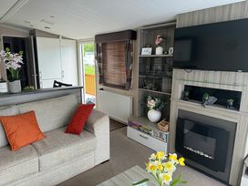 Hopton Holiday Village - Holiday Accommodation 20937 - Suffolk & Essex - 1187609 - thumbnail photo 11