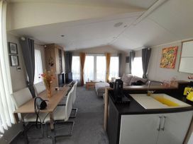 New Beach Holiday Park - Holiday Accommodation 20950 - Kent & Sussex - 1187617 - thumbnail photo 2