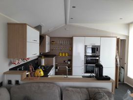 New Beach Holiday Park - Holiday Accommodation 20950 - Kent & Sussex - 1187617 - thumbnail photo 3