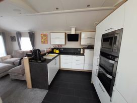 New Beach Holiday Park - Holiday Accommodation 20950 - Kent & Sussex - 1187617 - thumbnail photo 14