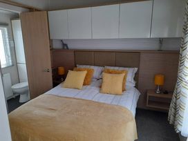 New Beach Holiday Park - Holiday Accommodation 20950 - Kent & Sussex - 1187617 - thumbnail photo 15