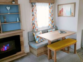 Sunnymede Caravan Park - Holiday Accommodation 20951 - Lincolnshire - 1187618 - thumbnail photo 3