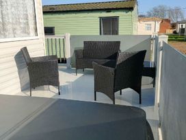 Sunnymede Caravan Park - Holiday Accommodation 20951 - Lincolnshire - 1187618 - thumbnail photo 10