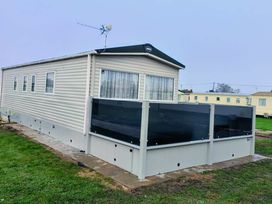 Sunnymede Caravan Park - Holiday Accommodation 20951 - Lincolnshire - 1187618 - thumbnail photo 15