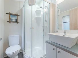 Kelling Heath Holiday Park - Holiday Accommodation 20952 - Norfolk - 1187619 - thumbnail photo 9