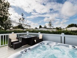 Hoburne Cotswolds - Holiday Accommodation 20964 - Somerset & Wiltshire - 1187630 - thumbnail photo 1