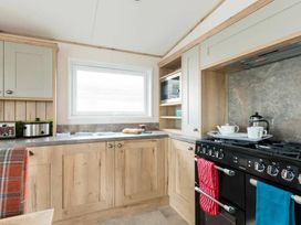 Hoburne Cotswolds - Holiday Accommodation 20964 - Somerset & Wiltshire - 1187630 - thumbnail photo 7
