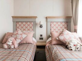 Hoburne Cotswolds - Holiday Accommodation 20964 - Somerset & Wiltshire - 1187630 - thumbnail photo 9