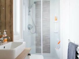 Hoburne Cotswolds - Holiday Accommodation 20964 - Somerset & Wiltshire - 1187630 - thumbnail photo 16