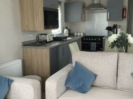 Trecco Bay - Holiday Accommodation 20965 - Somerset & Wiltshire - 1187631 - thumbnail photo 5