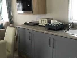 Trecco Bay - Holiday Accommodation 20965 - Somerset & Wiltshire - 1187631 - thumbnail photo 6