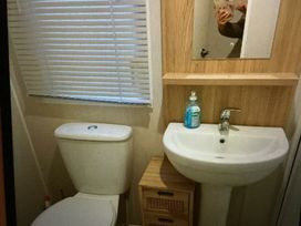 Trecco Bay - Holiday Accommodation 20965 - Somerset & Wiltshire - 1187631 - thumbnail photo 11