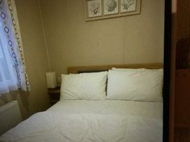 Trecco Bay - Holiday Accommodation 20965 - Somerset & Wiltshire - 1187631 - thumbnail photo 12