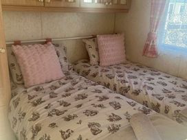 Happy Days Caravan Park - Holiday Accommodation 20971 - North Wales - 1187634 - thumbnail photo 4