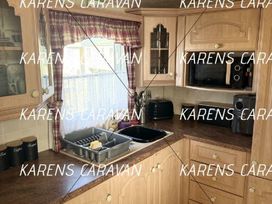 Happy Days Caravan Park - Holiday Accommodation 20971 - North Wales - 1187634 - thumbnail photo 5