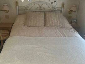 Happy Days Caravan Park - Holiday Accommodation 20971 - North Wales - 1187634 - thumbnail photo 8