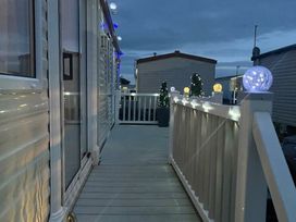 Happy Days Caravan Park - Holiday Accommodation 20971 - North Wales - 1187634 - thumbnail photo 9