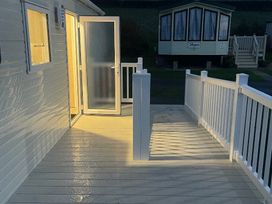 Doniford Bay - Holiday Accommodation 20985 - Devon - 1187643 - thumbnail photo 11