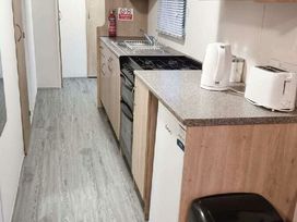 Lyons Robin Hood - Holiday Accommodation 20989 - North Wales - 1187644 - thumbnail photo 6