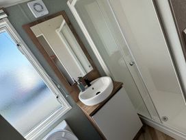 Hopton Holiday Village - Holiday Accommodation 20998 - Suffolk & Essex - 1187652 - thumbnail photo 9