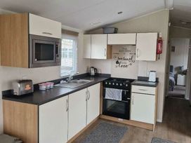 Marton Mere Holiday Village - Holiday Accommodation 21003 - Lake District - 1187655 - thumbnail photo 3