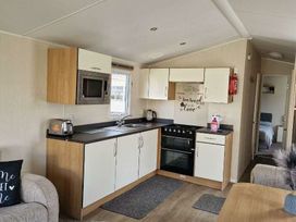 Marton Mere Holiday Village - Holiday Accommodation 21003 - Lake District - 1187655 - thumbnail photo 10