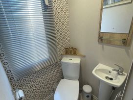 Marton Mere Holiday Village - Holiday Accommodation 21006 - Lake District - 1187656 - thumbnail photo 12