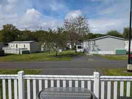Oakdene Forest Park - Holiday Accommodation 21011 - Hampshire - 1187660 - thumbnail photo 2