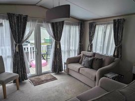 Oakdene Forest Park - Holiday Accommodation 21011 - Hampshire - 1187660 - thumbnail photo 4