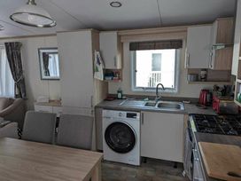 Oakdene Forest Park - Holiday Accommodation 21011 - Hampshire - 1187660 - thumbnail photo 6