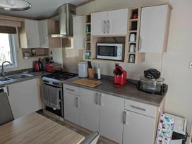Oakdene Forest Park - Holiday Accommodation 21011 - Hampshire - 1187660 - thumbnail photo 7