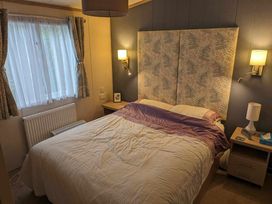 Oakdene Forest Park - Holiday Accommodation 21011 - Hampshire - 1187660 - thumbnail photo 11