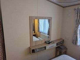 Oakdene Forest Park - Holiday Accommodation 21011 - Hampshire - 1187660 - thumbnail photo 12