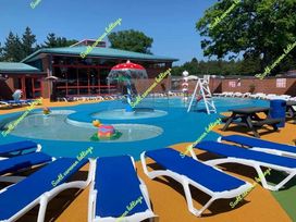 Oakdene Forest Park - Holiday Accommodation 21011 - Hampshire - 1187660 - thumbnail photo 16