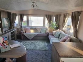 Trecco Bay - Holiday Accommodation 21014 - Somerset & Wiltshire - 1187662 - thumbnail photo 3