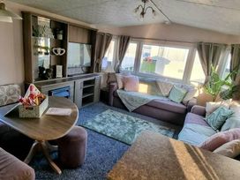 Trecco Bay - Holiday Accommodation 21014 - Somerset & Wiltshire - 1187662 - thumbnail photo 4
