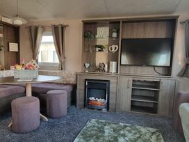 Trecco Bay - Holiday Accommodation 21014 - Somerset & Wiltshire - 1187662 - thumbnail photo 5