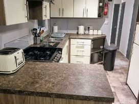 Trecco Bay - Holiday Accommodation 21014 - Somerset & Wiltshire - 1187662 - thumbnail photo 6
