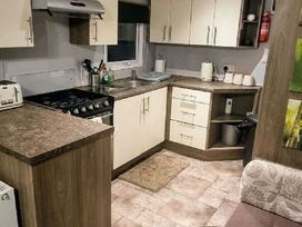 Trecco Bay - Holiday Accommodation 21014 - Somerset & Wiltshire - 1187662 - thumbnail photo 8
