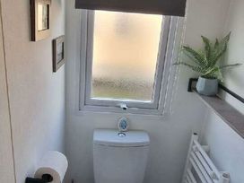 Trecco Bay - Holiday Accommodation 21014 - Somerset & Wiltshire - 1187662 - thumbnail photo 11