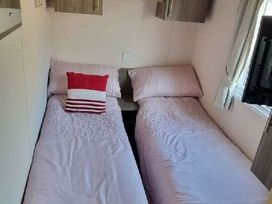 Trecco Bay - Holiday Accommodation 21014 - Somerset & Wiltshire - 1187662 - thumbnail photo 15