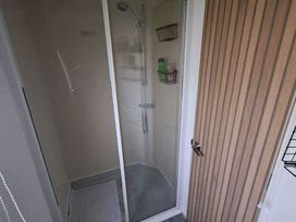 Trecco Bay - Holiday Accommodation 21014 - Somerset & Wiltshire - 1187662 - thumbnail photo 17