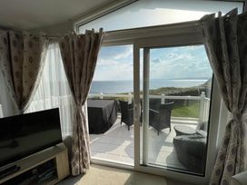 Devon Cliffs Holiday Park - Holiday Accommodation 2104 - Devon - 1187676 - thumbnail photo 2
