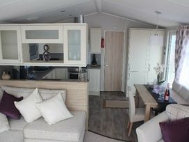 Devon Cliffs Holiday Park - Holiday Accommodation 2104 - Devon - 1187676 - thumbnail photo 5