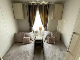 Devon Cliffs Holiday Park - Holiday Accommodation 2104 - Devon - 1187676 - thumbnail photo 6