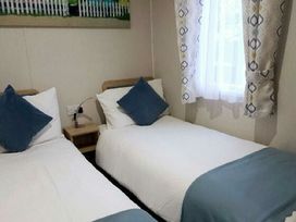 Thorness Bay Holiday Park - Holiday Accommodation 21045 - Isle of Wight & Hampshire - 1187679 - thumbnail photo 7