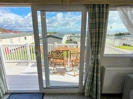 Devon Cliffs Holiday Park - Holiday Accommodation 21046 - Devon - 1187680 - thumbnail photo 5