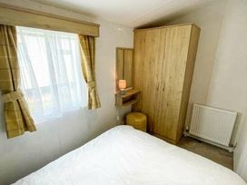 Devon Cliffs Holiday Park - Holiday Accommodation 21046 - Devon - 1187680 - thumbnail photo 7