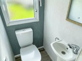 Devon Cliffs Holiday Park - Holiday Accommodation 21046 - Devon - 1187680 - thumbnail photo 9